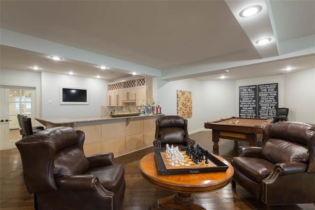 11125 Brookwood Street, Leawood, KS 66211