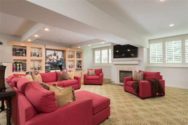 11125 Brookwood Street, Leawood, KS 66211