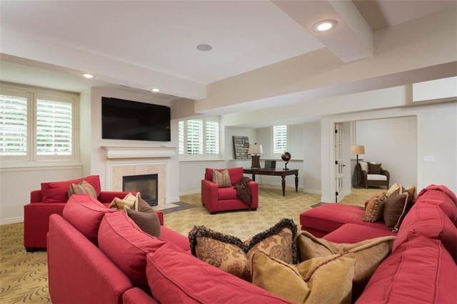 11125 Brookwood Street, Leawood, KS 66211