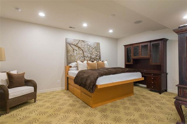 11125 Brookwood Street, Leawood, KS 66211
