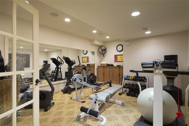 11125 Brookwood Street, Leawood, KS 66211