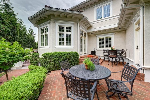 11125 Brookwood Street, Leawood, KS 66211