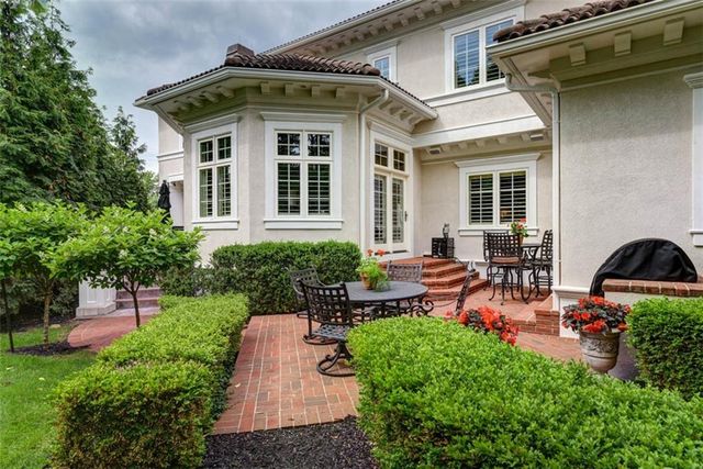 11125 Brookwood Street, Leawood, KS 66211