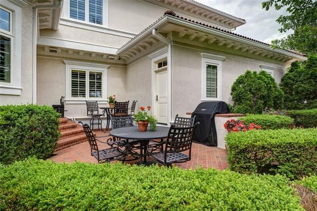 11125 Brookwood Street, Leawood, KS 66211