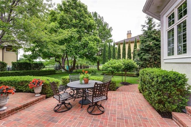 11125 Brookwood Street, Leawood, KS 66211