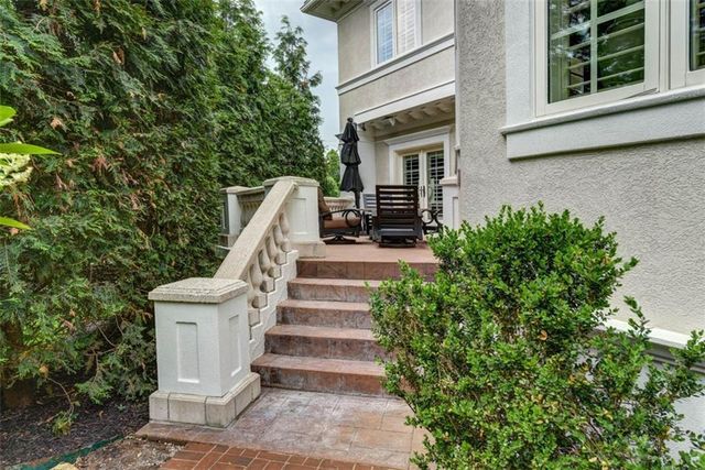 11125 Brookwood Street, Leawood, KS 66211