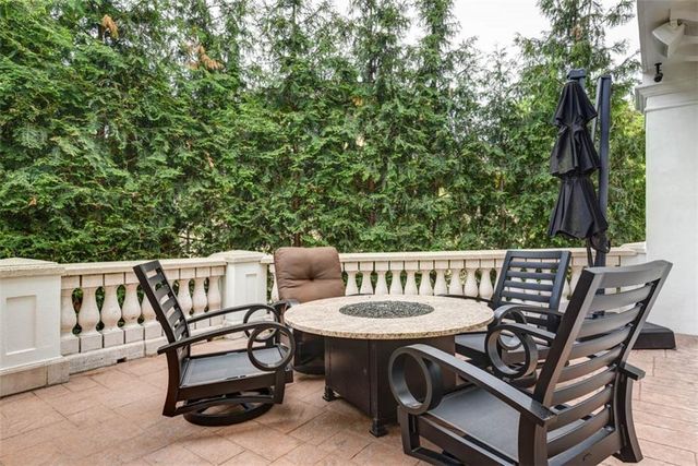11125 Brookwood Street, Leawood, KS 66211