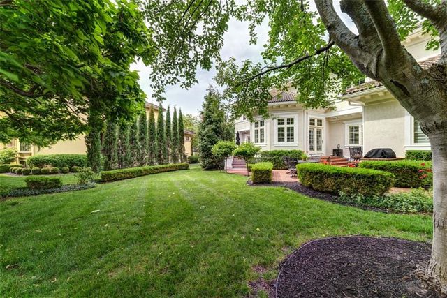 11125 Brookwood Street, Leawood, KS 66211