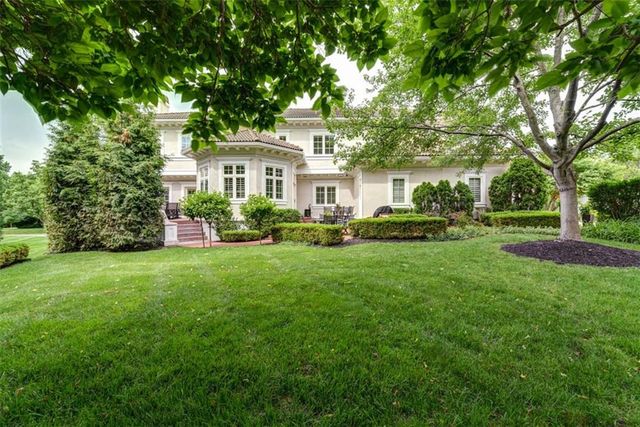 11125 Brookwood Street, Leawood, KS 66211