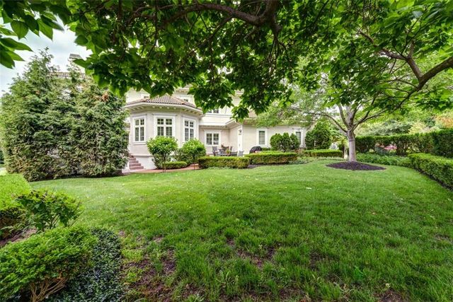 11125 Brookwood Street, Leawood, KS 66211