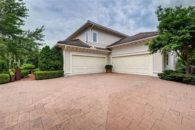 11125 Brookwood Street, Leawood, KS 66211