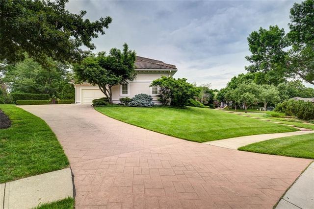 11125 Brookwood Street, Leawood, KS 66211