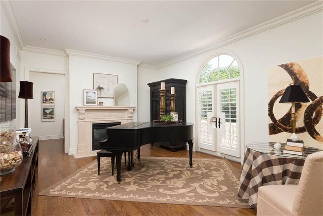 11125 Brookwood Street, Leawood, KS 66211
