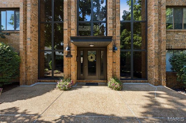 1030 N Harrison Avenue 404, St Louis, MO 63122