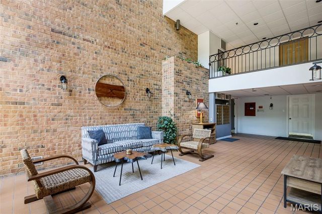 1030 N Harrison Avenue 404, St Louis, MO 63122
