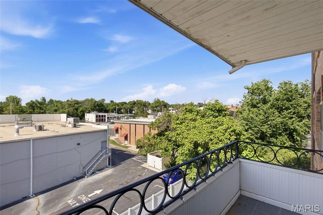 1030 N Harrison Avenue 404, St Louis, MO 63122