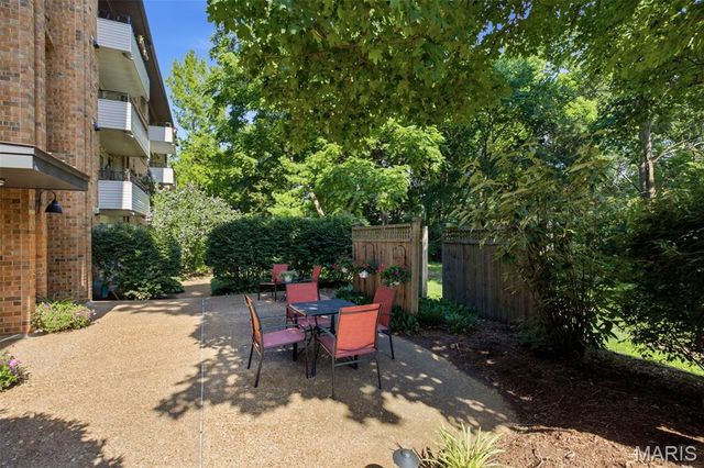 1030 N Harrison Avenue 404, St Louis, MO 63122