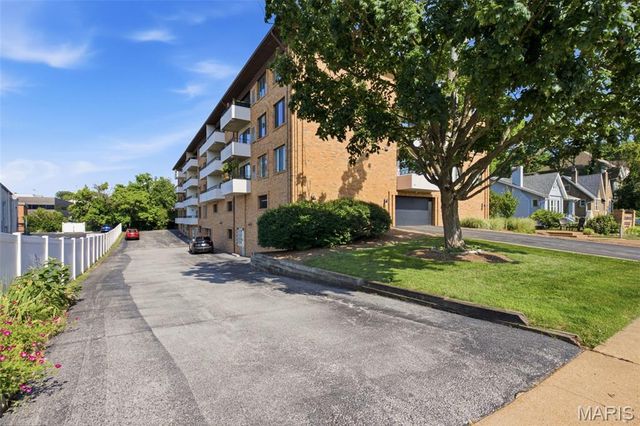 1030 N Harrison Avenue 404, St Louis, MO 63122