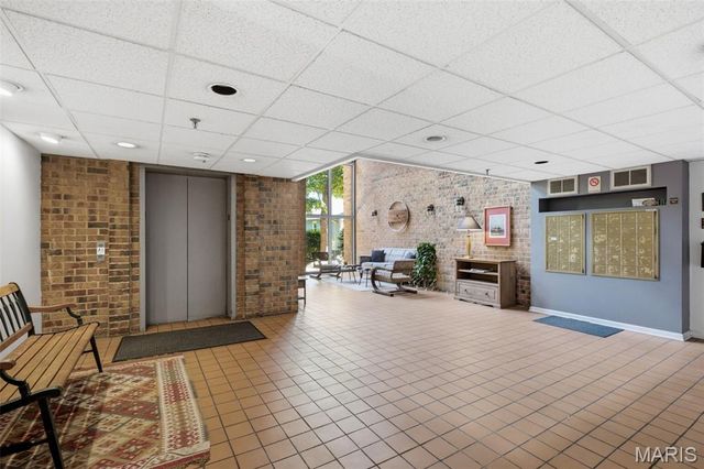 1030 N Harrison Avenue 404, St Louis, MO 63122