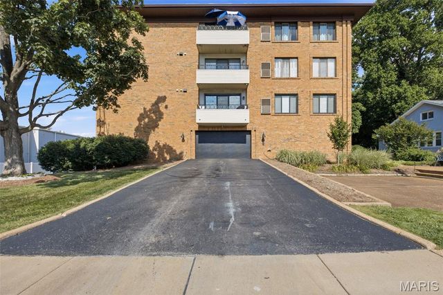 1030 N Harrison Avenue 404, St Louis, MO 63122