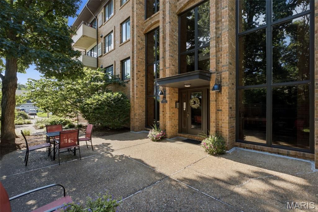 1030 N Harrison Avenue 404, St Louis, MO 63122