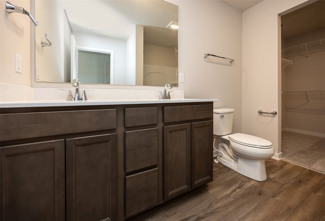 4304 Grover Woods Lane, Des Moines, IA 50317