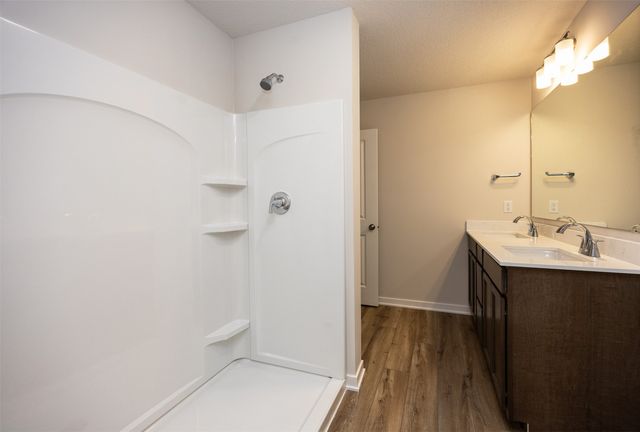 4304 Grover Woods Lane, Des Moines, IA 50317