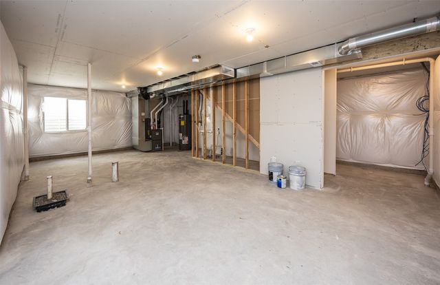 4304 Grover Woods Lane, Des Moines, IA 50317