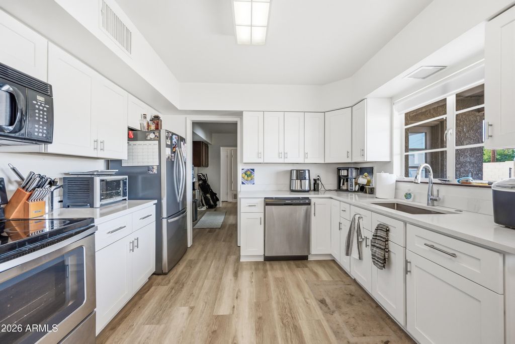 8202 E CAMBRIDGE Avenue, Scottsdale, AZ 85257 — photo 5