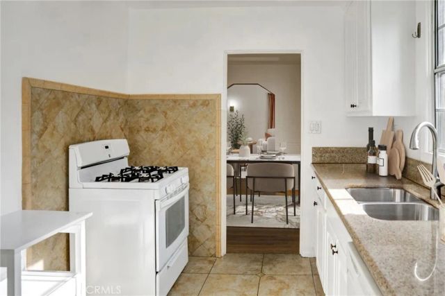 1185 Hauser Boulevard, Los Angeles, CA 90019