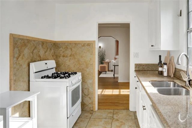 1185 Hauser Boulevard, Los Angeles, CA 90019