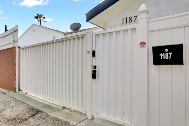 1185 Hauser Boulevard, Los Angeles, CA 90019