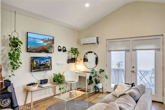 1185 Hauser Boulevard, Los Angeles, CA 90019