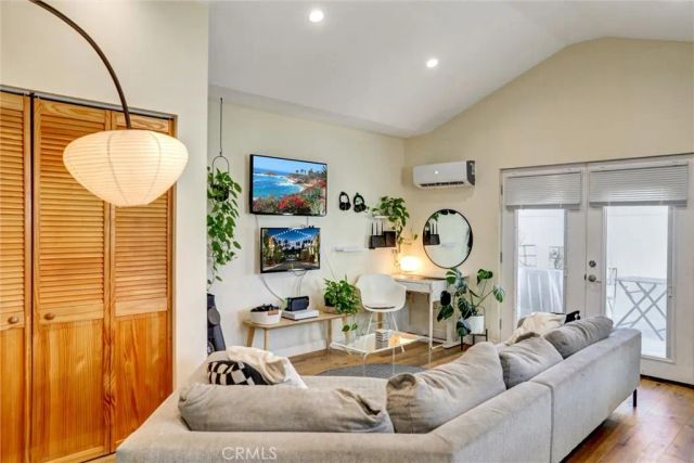 1185 Hauser Boulevard, Los Angeles, CA 90019