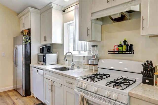 1185 Hauser Boulevard, Los Angeles, CA 90019