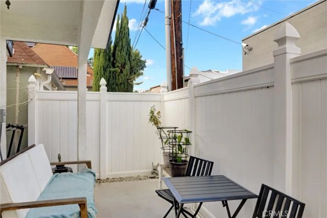 1185 Hauser Boulevard, Los Angeles, CA 90019