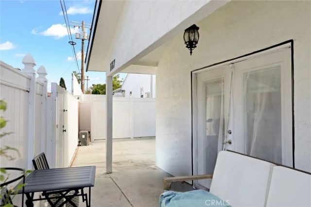 1185 Hauser Boulevard, Los Angeles, CA 90019