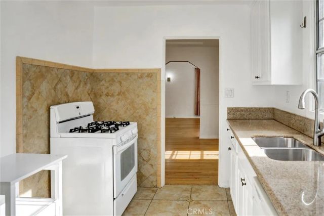 1185 Hauser Boulevard, Los Angeles, CA 90019