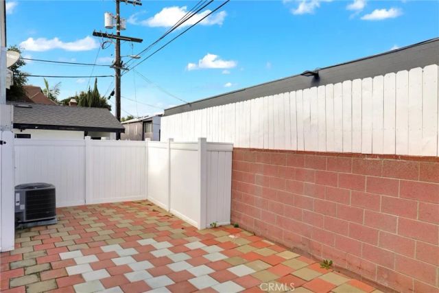 1185 Hauser Boulevard, Los Angeles, CA 90019