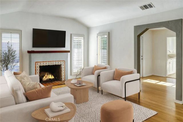 1185 Hauser Boulevard, Los Angeles, CA 90019