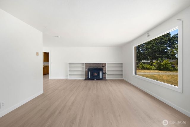 31 Crescent Cir SW, Lakewood, WA 98499