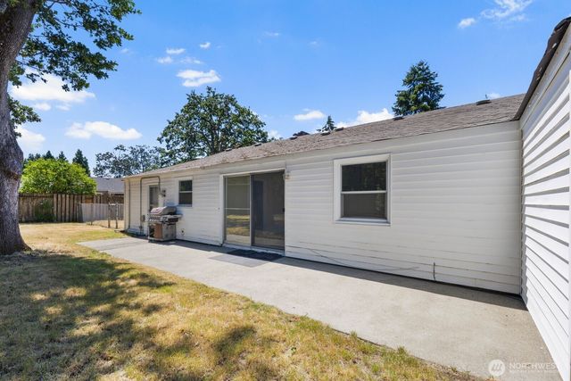 31 Crescent Cir SW, Lakewood, WA 98499