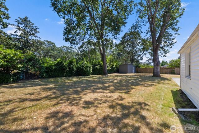 31 Crescent Cir SW, Lakewood, WA 98499