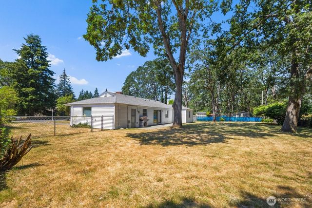 31 Crescent Cir SW, Lakewood, WA 98499