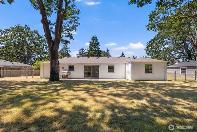 31 Crescent Cir SW, Lakewood, WA 98499