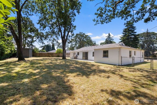 31 Crescent Cir SW, Lakewood, WA 98499