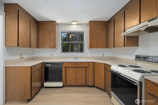 31 Crescent Cir SW, Lakewood, WA 98499