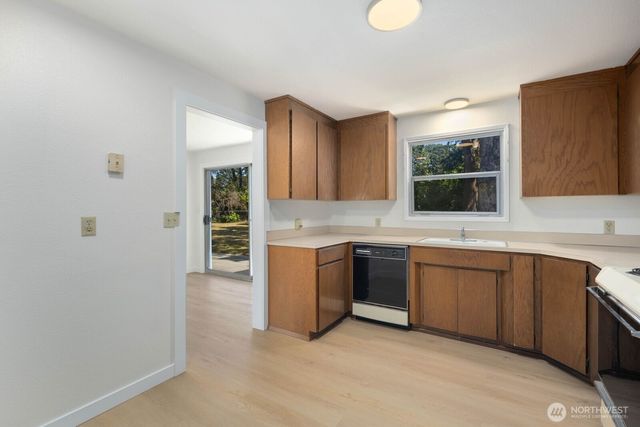 31 Crescent Cir SW, Lakewood, WA 98499