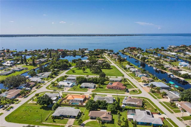 326 WHERLEY AVENUE SE, Port Charlotte, FL 33952