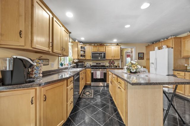 37 Malbone St, Lakeville, MA 02347